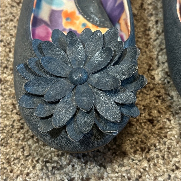 Born BOC Concept Peony flats dusty blue/grey color floral accent size 9 - Picture 3 of 13